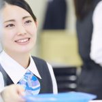 銀行窓口の女性